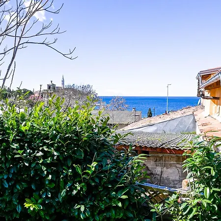 Carmelo House 3*