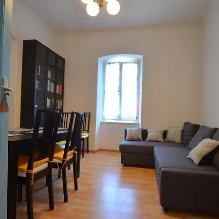 Carmelo House 로비니